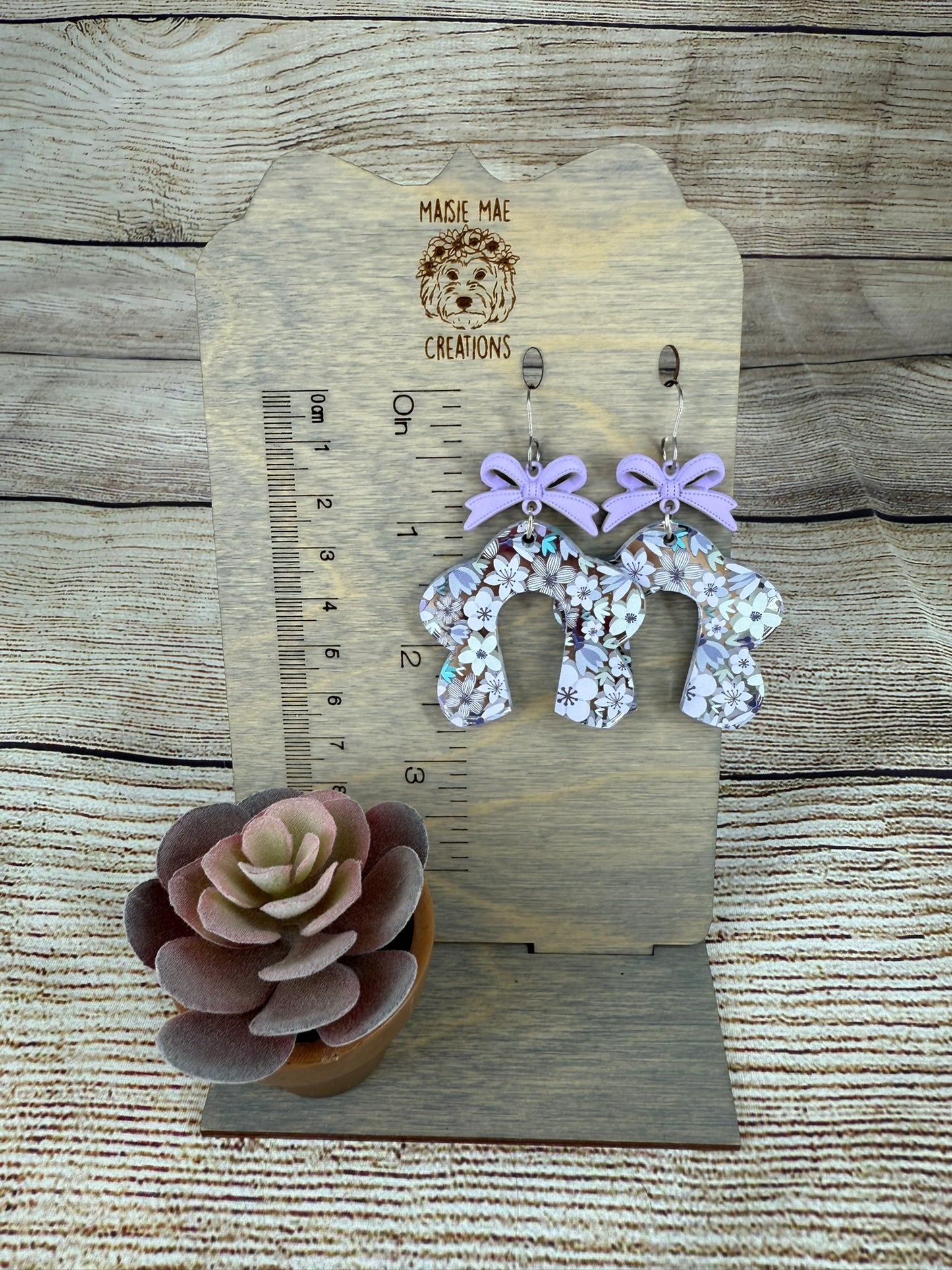 Acrylic Scalloped Arches