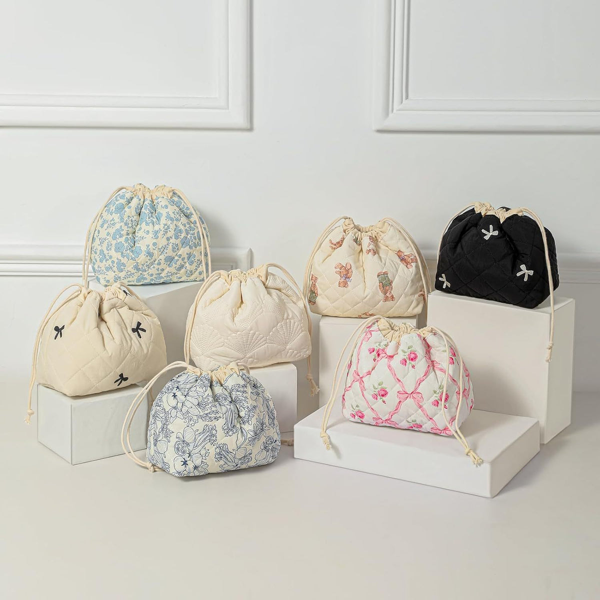 Quilted Cotton Drawstring Makeup Bag Portable High Capacity Cosmetic Storage Pouch For Travel Vintage Bear Pattern