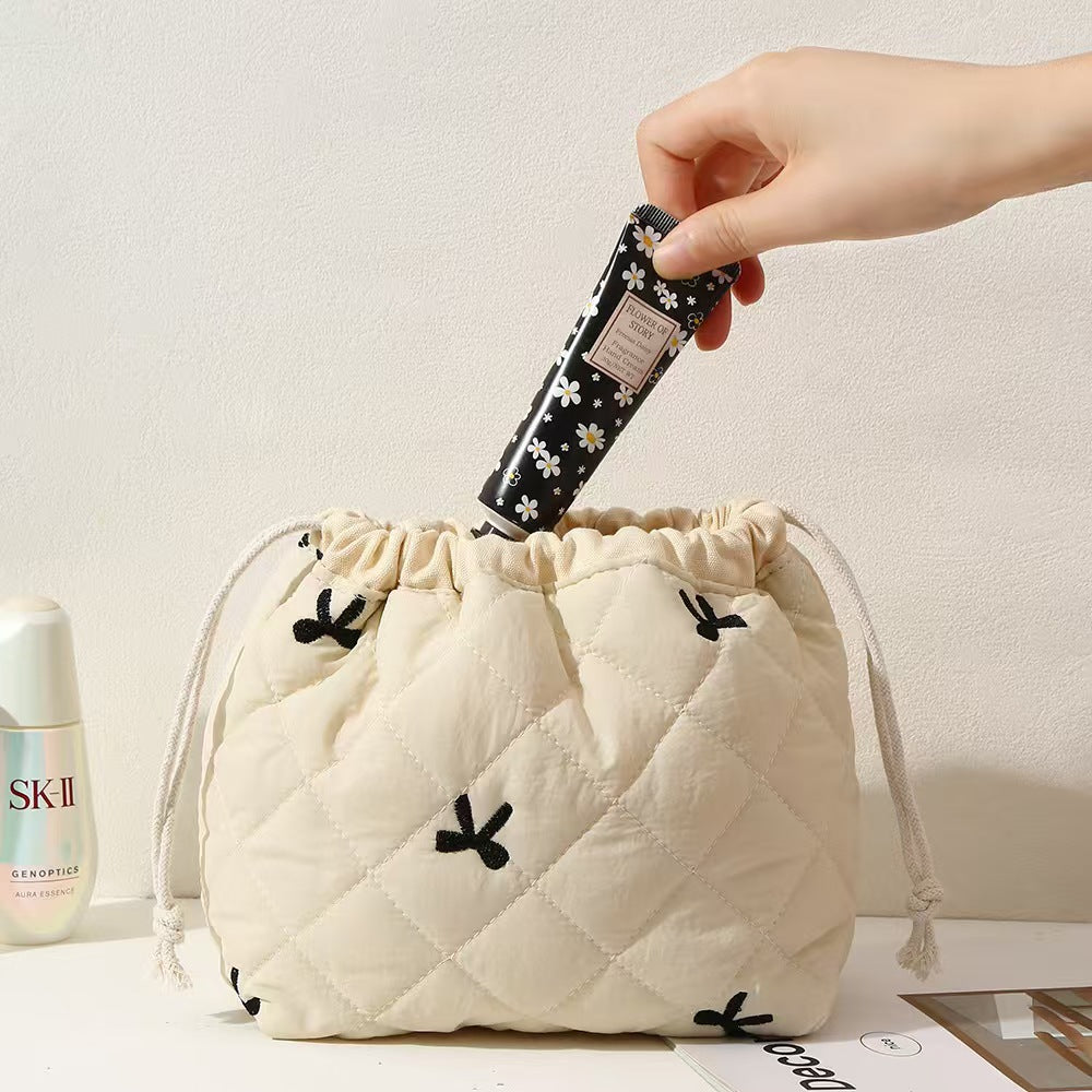 Quilted Cotton Drawstring Makeup Bag Portable High Capacity Cosmetic Storage Pouch For Travel Vintage Bear Pattern
