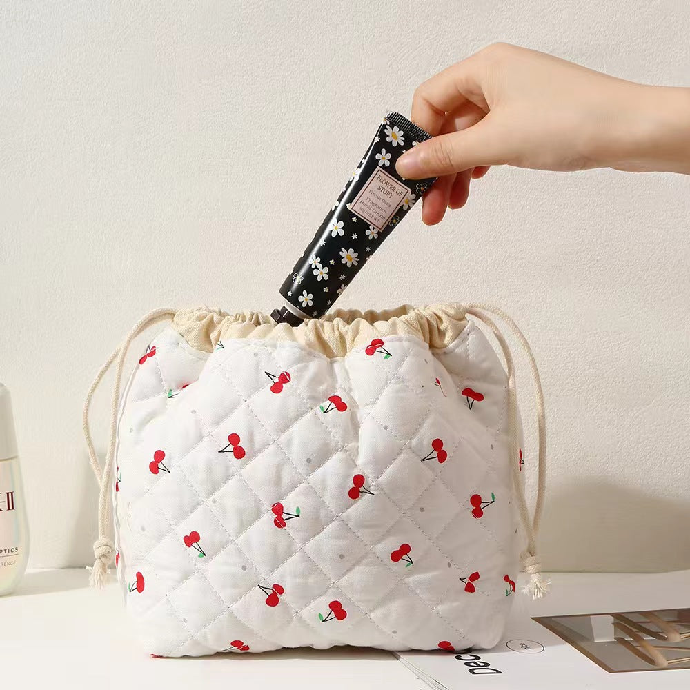 Quilted Cotton Drawstring Makeup Bag Portable High Capacity Cosmetic Storage Pouch For Travel Vintage Bear Pattern